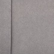 Nahaufnahme eines grauen Stoffes mit feiner Webstruktur, von oben betrachtet.