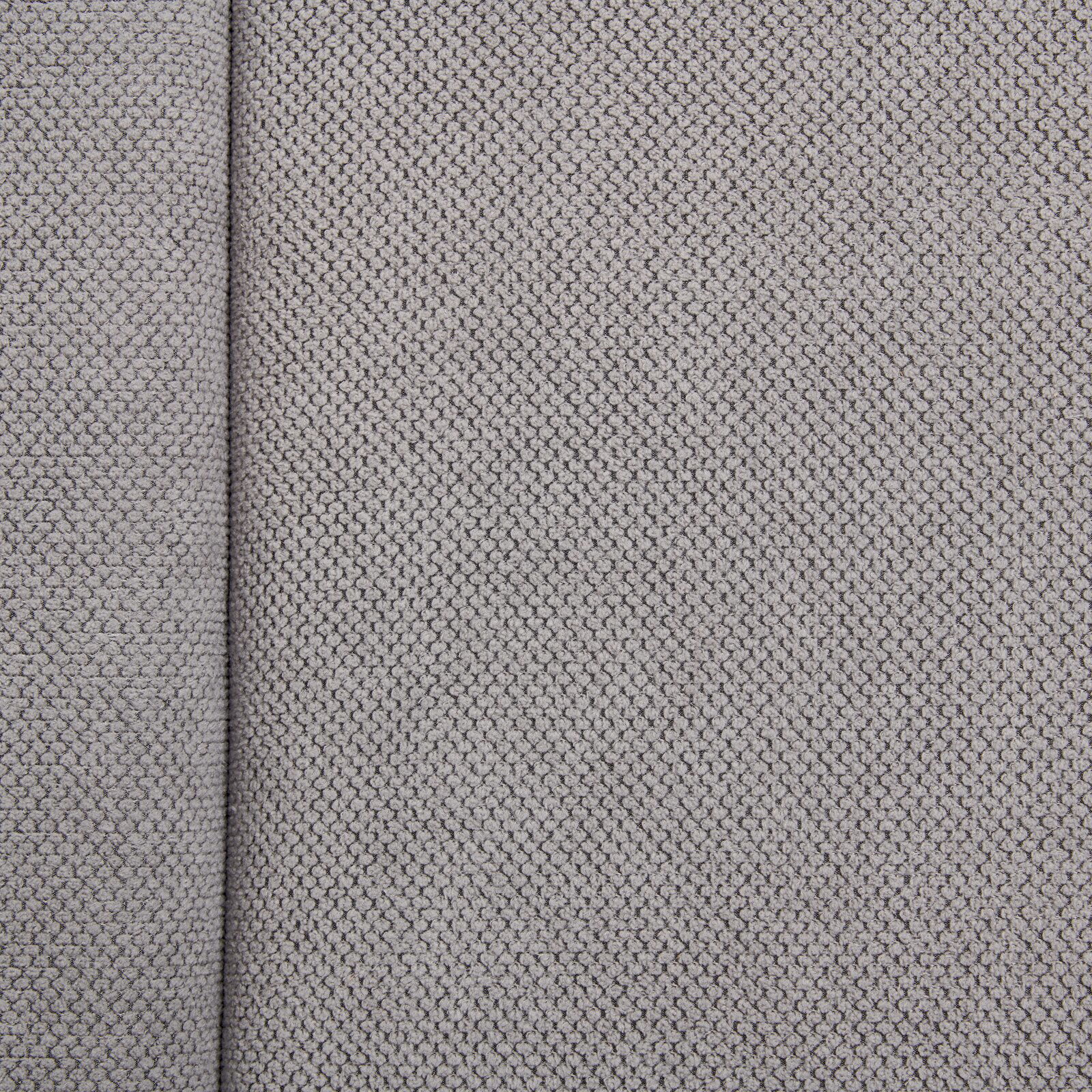 Nahaufnahme eines grauen Stoffes mit feiner Webstruktur, von oben betrachtet.