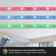 RGB-LED Flexband mit Fernbedienung, zeigt verschiedene Farben und Lichteffekte aus der Perspektive eines Wohnzimmers.