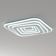 Moderne LED-Deckenleuchte mit mehreren konzentrischen, quadratischen Lichtbändern in Weiß, an der Decke montiert, aus schräger Untersicht fotografiert