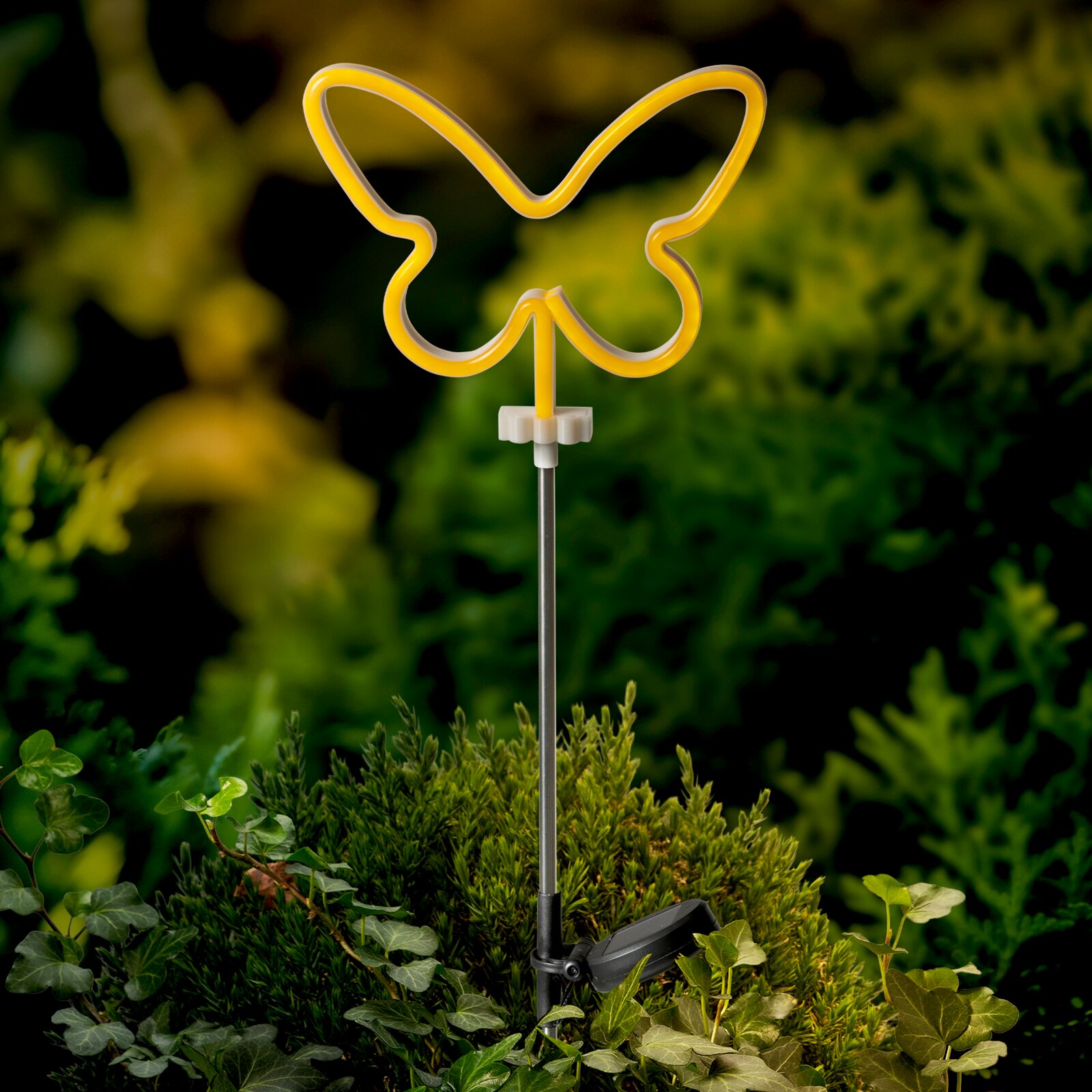 Lumineo Solar Stabbeleuchtung BELEUCHTUNG26 Gelbe Solar Stabbeleuchtung in Schmetterlingsform, frontal fotografiert, in einem grünen Garten platziert.