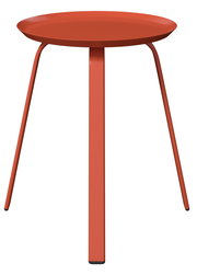 Moderner, roter Beistelltisch mit runder Tischplatte und drei Beinen, seitliche Perspektive.