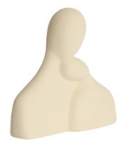 Abstrakte Skulptur eines stilisierten menschlichen Paares in heller Farbe, seitliche Perspektive