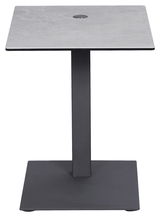 Moderner Beistelltisch mit quadratischer grauer Tischplatte und schwarzem Metallgestell, Frontalansicht.