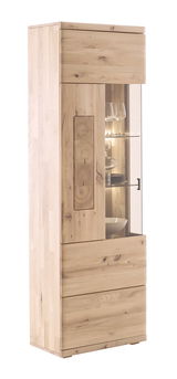 Holzvitrine mit Glastür, seitliche Perspektive, zeigt innenliegende Glasregale mit Geschirr.