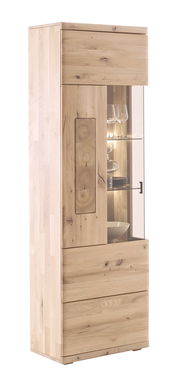 Holzvitrine mit Glastür, seitliche Perspektive, zeigt innenliegende Glasregale mit Geschirr.