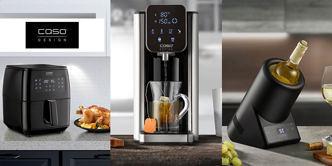 Drei schwarze Küchengeräte von Caso Design: eine Heißluftfritteuse, eine Kaffeemaschine und ein Weinkühler.