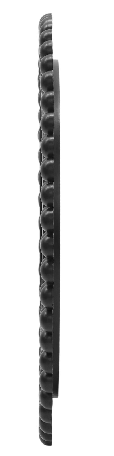 Seitenansicht eines runden Spiegels mit dekorativem, kugelförmigem Rahmen.