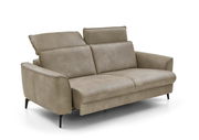 Beiges 2,5-Sitzer-Sofa Valdera mit verstellbaren Kopfstützen, seitliche Perspektive