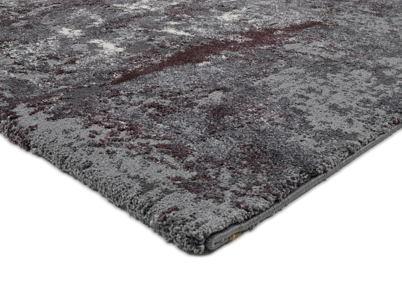 Designer Teppich in Grau- und Rottönen, Nahaufnahme aus seitlicher Perspektive
