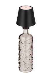 Akku-Tischleuchte mit schwarzem Lampenschirm und strukturiertem Glasfuß, Frontalansicht