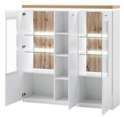 XL-Highboard mit offenen Türen, zeigt Innenregale und LED-Beleuchtung, Perspektive von vorne