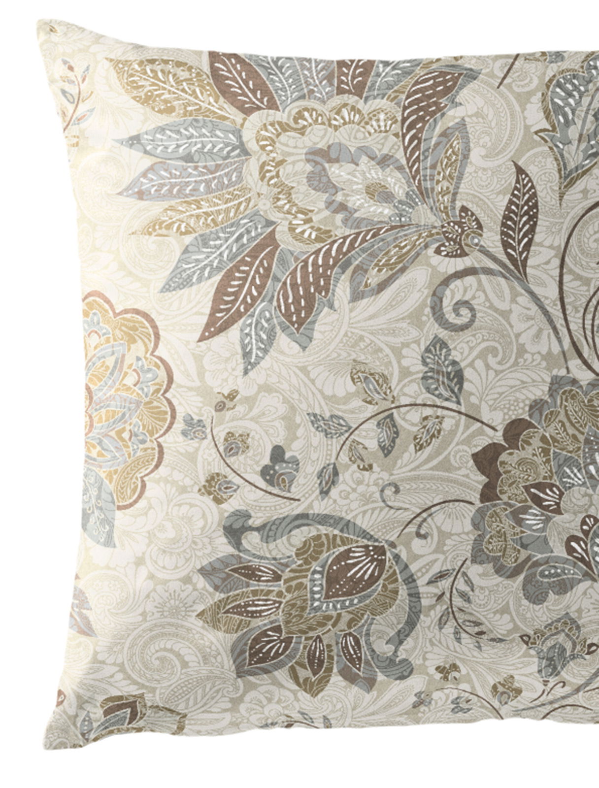 Nahaufnahme eines dekorativen Kissenbezugs mit floralem Muster in Beige-, Braun- und Grautönen, von vorne betrachtet.
