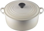 Runder Bräter 28cm von oben, cremefarben mit schwarzem Knauf, Marke Le Creuset