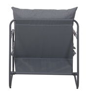 Rückansicht eines grauen Lounge-Sessels mit Metallrahmen und Kissen.