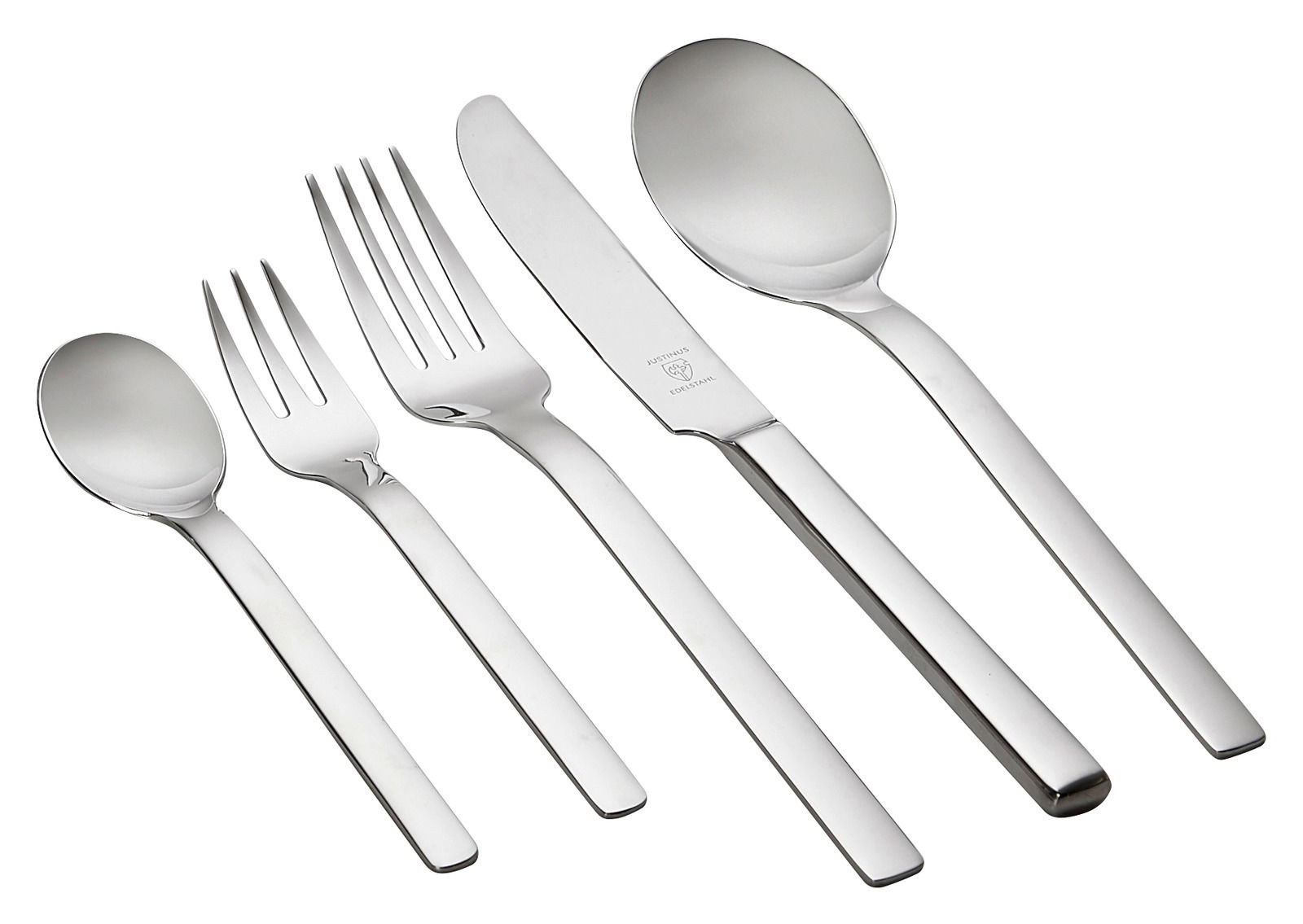 Set aus Edelstahlbesteck bestehend aus Löffel, Gabel und Messer, von schräg oben fotografiert.