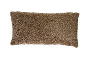 Braunes Kissen 60x30 cm LINA in Nahaufnahme von oben, mit flauschiger Textur.