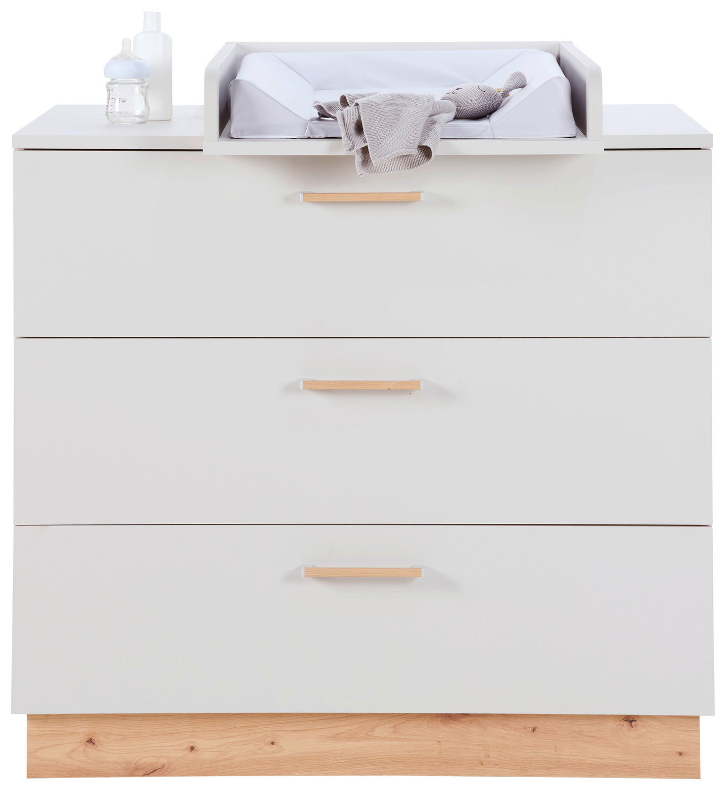 MyBaby Wickelkommode LEO Weiße Wickelkommode mit drei Schubladen und Wickelaufsatz, frontal fotografiert.