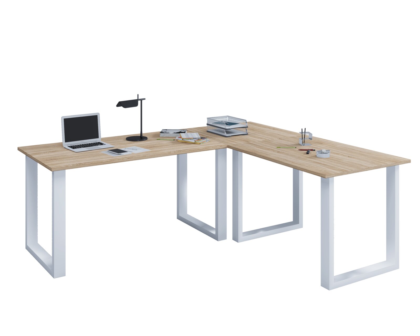 L-förmiger Eckschreibtisch mit Holzoptik-Arbeitsplatte und weißem Metallgestell, ausgestattet mit Laptop und Bürozubehör, dargestellt in leicht schräger Frontansicht (3/4-Perspektive) vor weißem Hintergrund