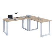 L-förmiger Eckschreibtisch mit Holzoptik-Arbeitsplatte und weißem Metallgestell, ausgestattet mit Laptop und Bürozubehör, dargestellt in leicht schräger Frontansicht (3/4-Perspektive) vor weißem Hintergrund