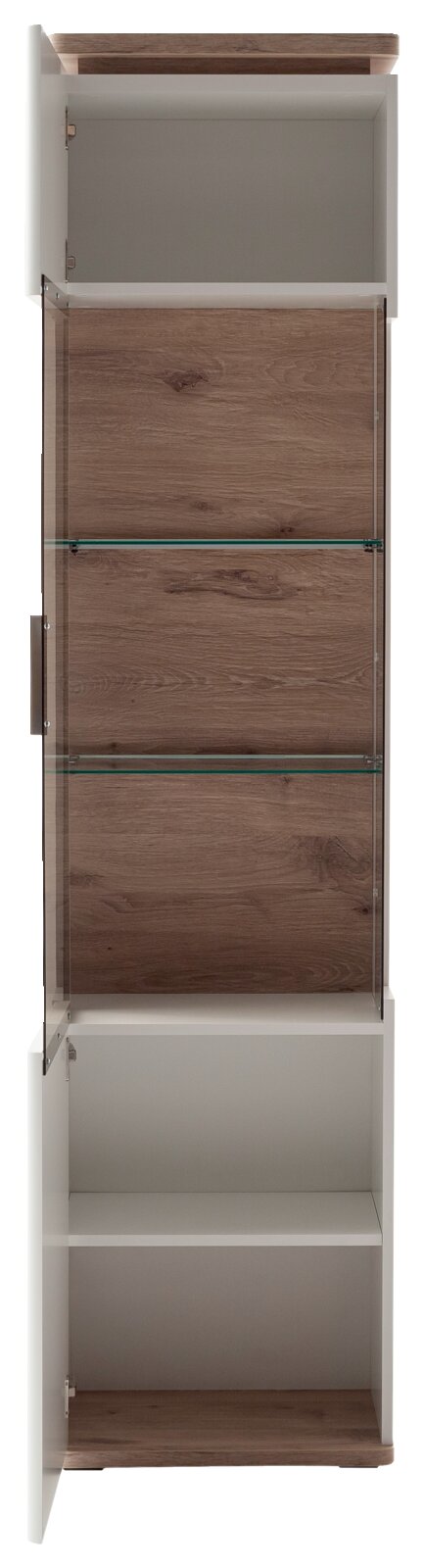 Hoge badkamerkast in houtlook met witte romp, open deur, glazen planken en open vakken boven en onder, vooraanzicht.