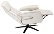 Zijaanzicht van een witte relaxfauteuil met verstelbare rugleuning en een zwart draaivoet.
