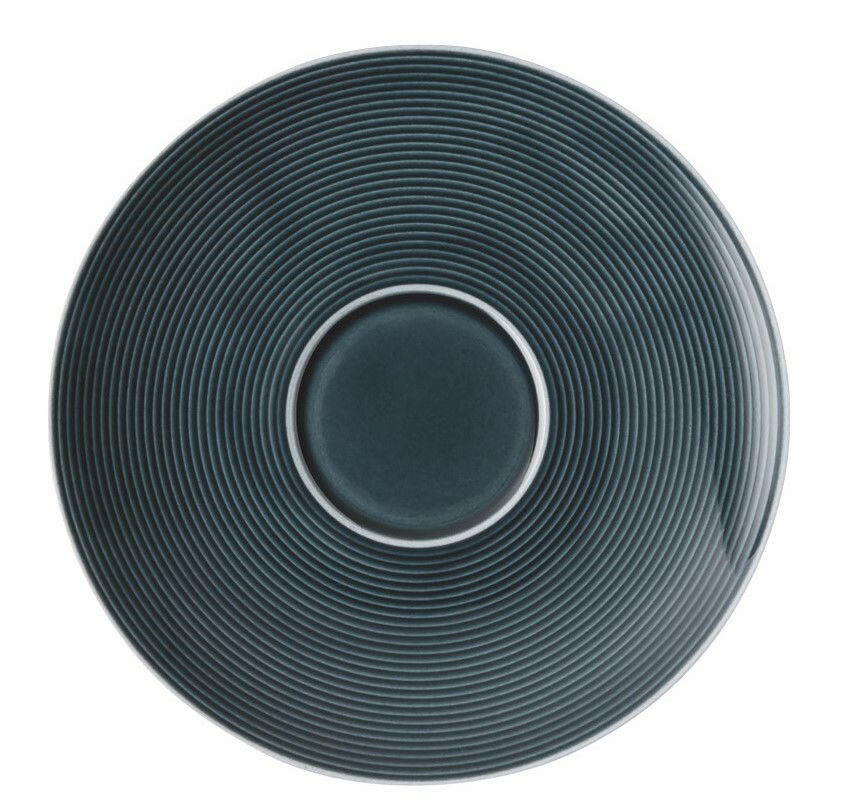 Draufsicht auf eine dunkelblaue Kombi-Untertasse mit konzentrischen Kreisen.