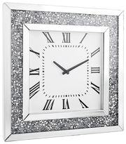 Quadratische Wanduhr mit römischen Ziffern und glitzerndem Rahmen, seitliche Perspektive