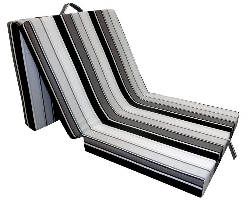 Faltmatratze 190 x 70 cm mit schwarz-weißen Streifen, seitliche Perspektive