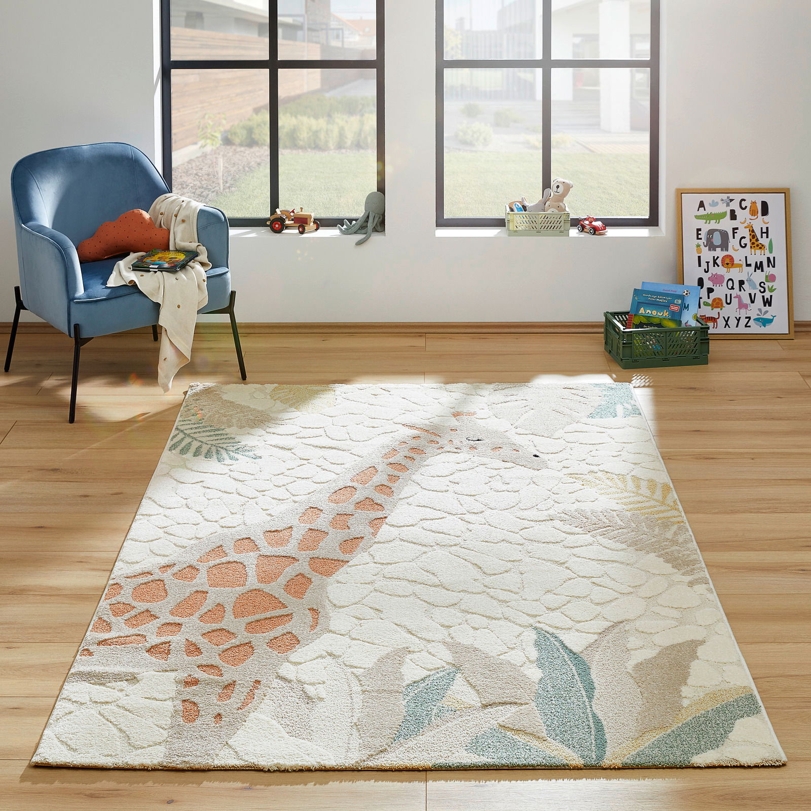 Merinos Kinderteppiche KIDS 4YOU Kinderteppich mit Giraffenmotiv in einem hellen Raum, Perspektive von oben