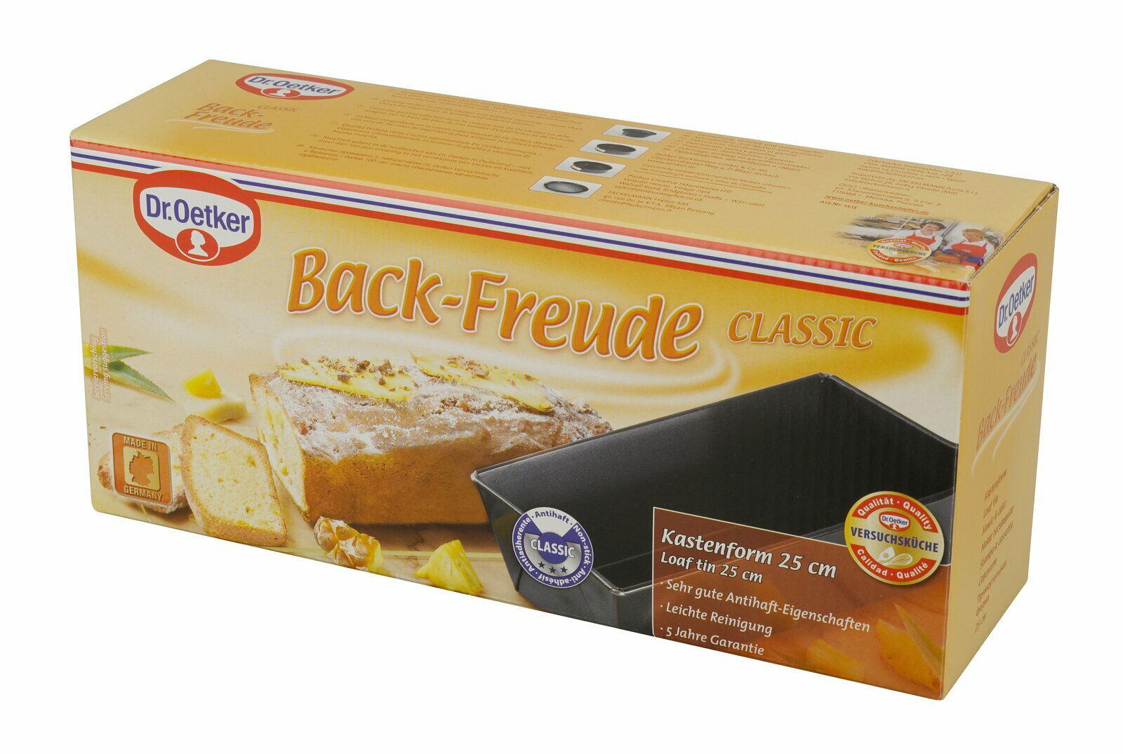 Verpackung der Dr. Oetker Back-Freude Classic Kastenform 25 cm, schräg von vorne fotografiert, mit Abbildung eines gebackenen Kuchens und Produktinformationen.