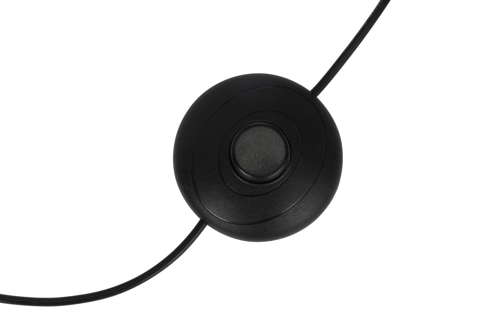 Nahaufnahme eines schwarzen Fußschalters für eine LED-Stehleuchte, von oben betrachtet.