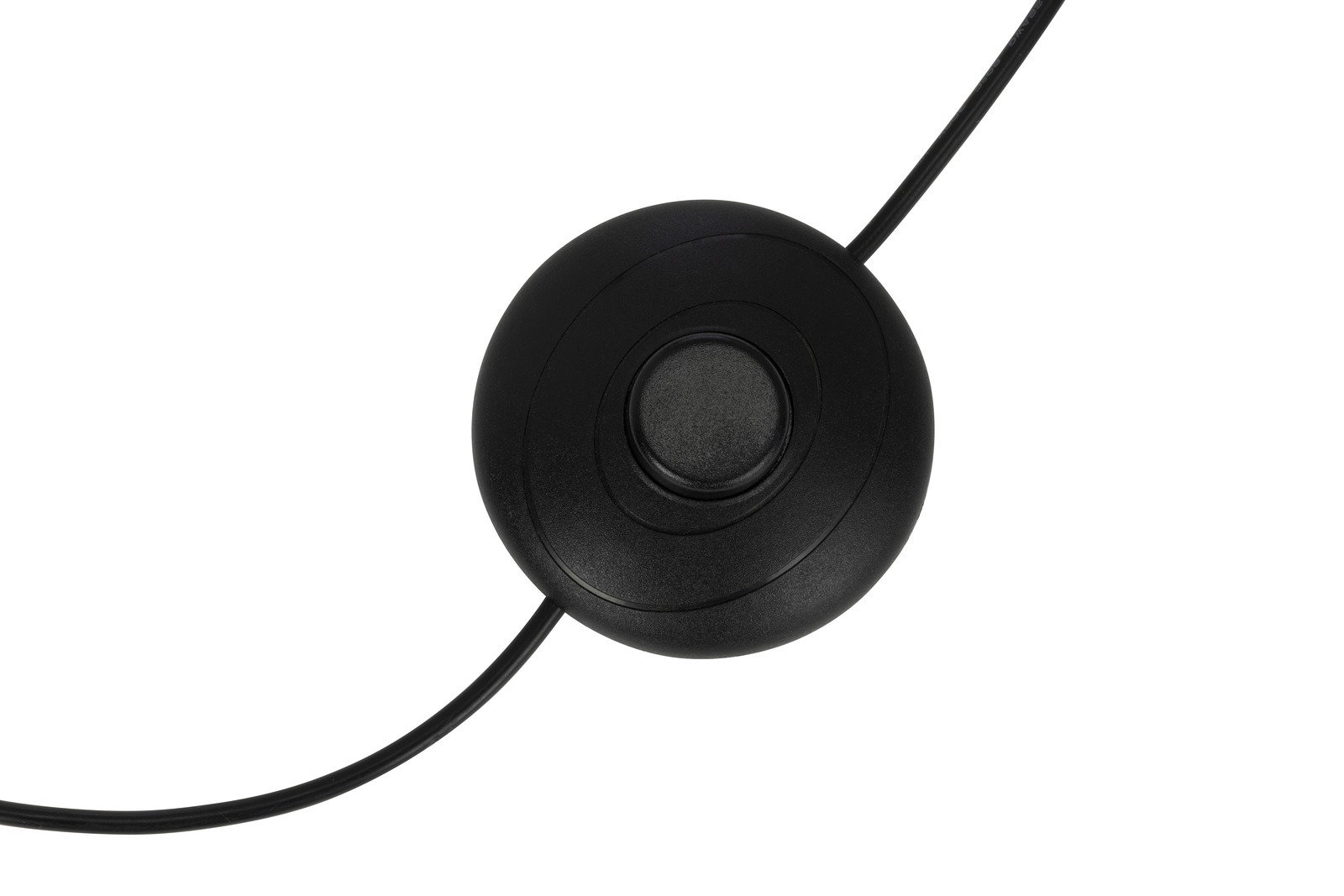 Nahaufnahme eines schwarzen Fußschalters für eine LED-Stehleuchte, von oben betrachtet.