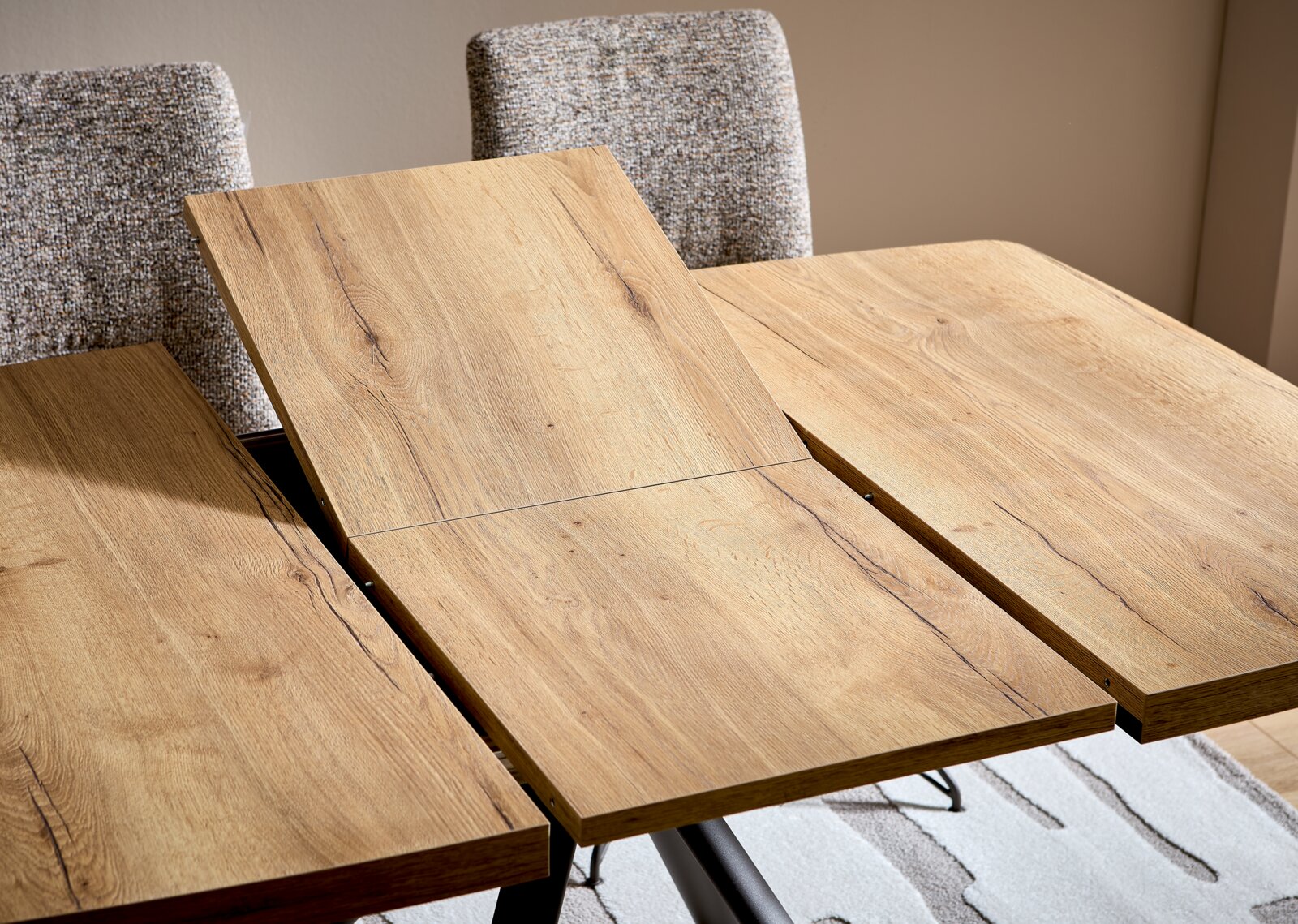 Houten eettafel met uitschuifbaar tafelblad, bovenaanzicht