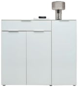 Moderner XL-Schuhschrank in Weiß mit drei Türen und einer Schublade, frontal abgebildet. Auf der Oberfläche steht eine stilvolle Lampe.