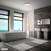 Moderne badkamer met vrijstaand wit bad, dubbele wastafel en spiegel op houten wand, gefotografeerd in een brede hoek vanuit laag standpunt