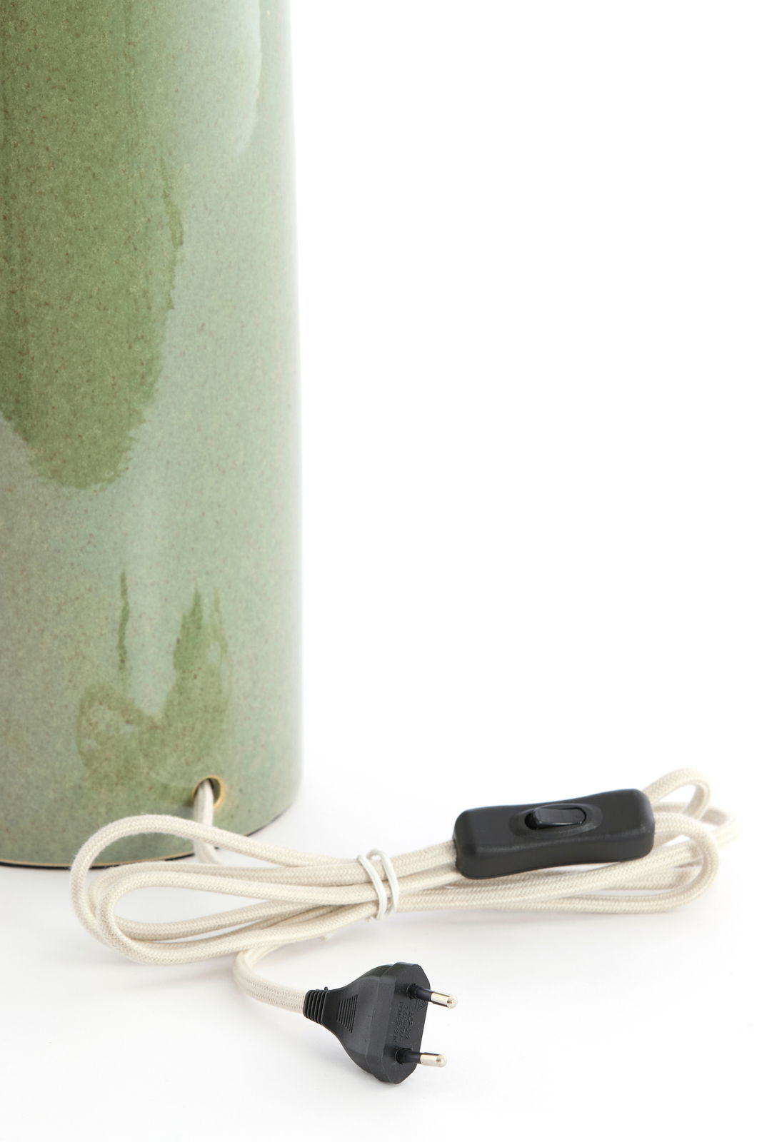 Grüner Lampenfuß aus Keramik mit Netzkabel und Schalter, seitliche Perspektive