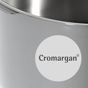 Nahaufnahme eines Schnelltopfs aus Cromargan Edelstahl, seitliche Perspektive