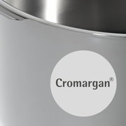 Nahaufnahme eines Schnelltopfs aus Cromargan Edelstahl, seitliche Perspektive