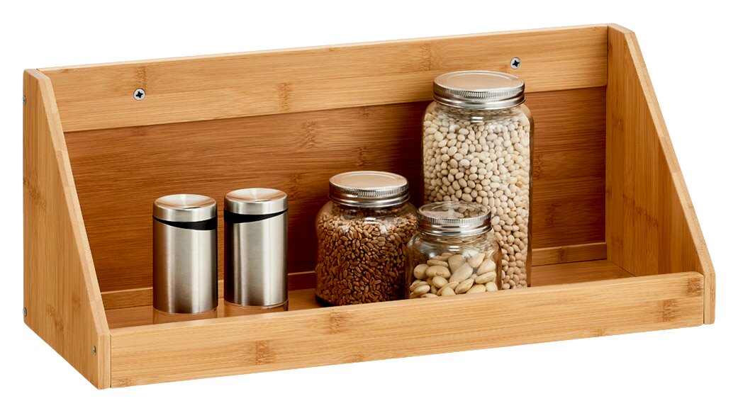 Wandregal aus Bambus mit Vorratsgläsern und Gewürzbehältern, frontale Ansicht