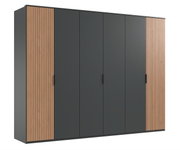 Moderne kast met zes draaideuren, donkere deuren en houten panelen aan de zijkanten, gezien van voren.