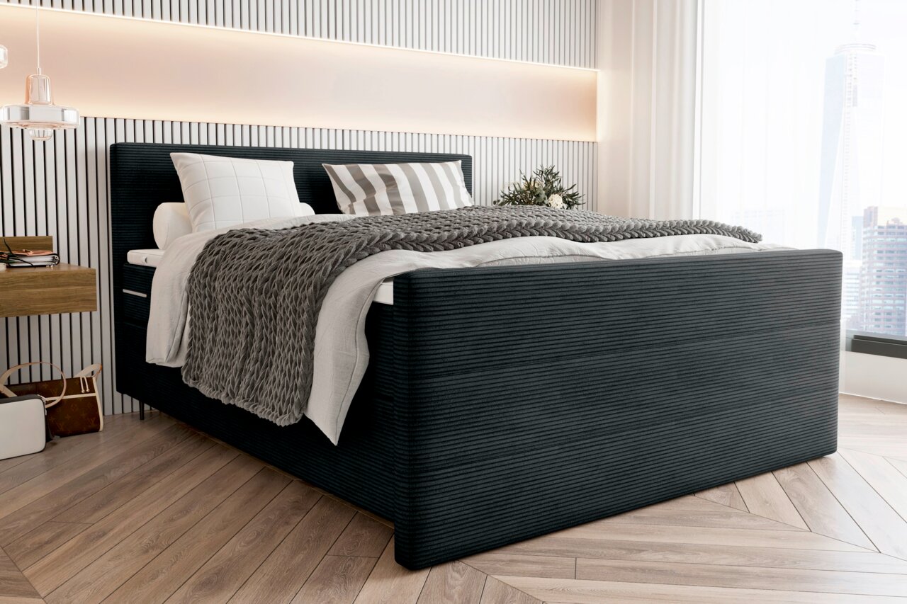 Modernes Boxspringbett in einem stilvollen Schlafzimmer, seitliche Perspektive