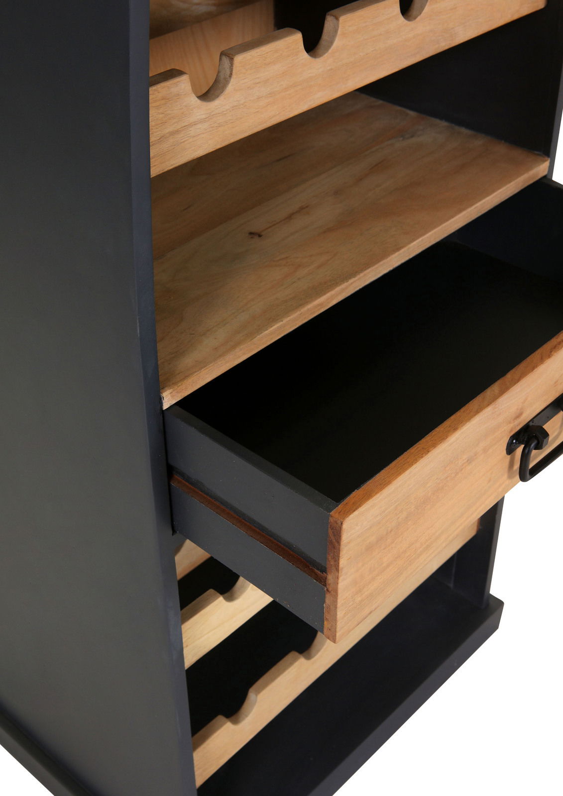 Landscape Bar-Regal BOOT DOCK Detailansicht eines Bar-Regals in Bootsform mit Holzfächern und einer Schublade, seitliche Perspektive