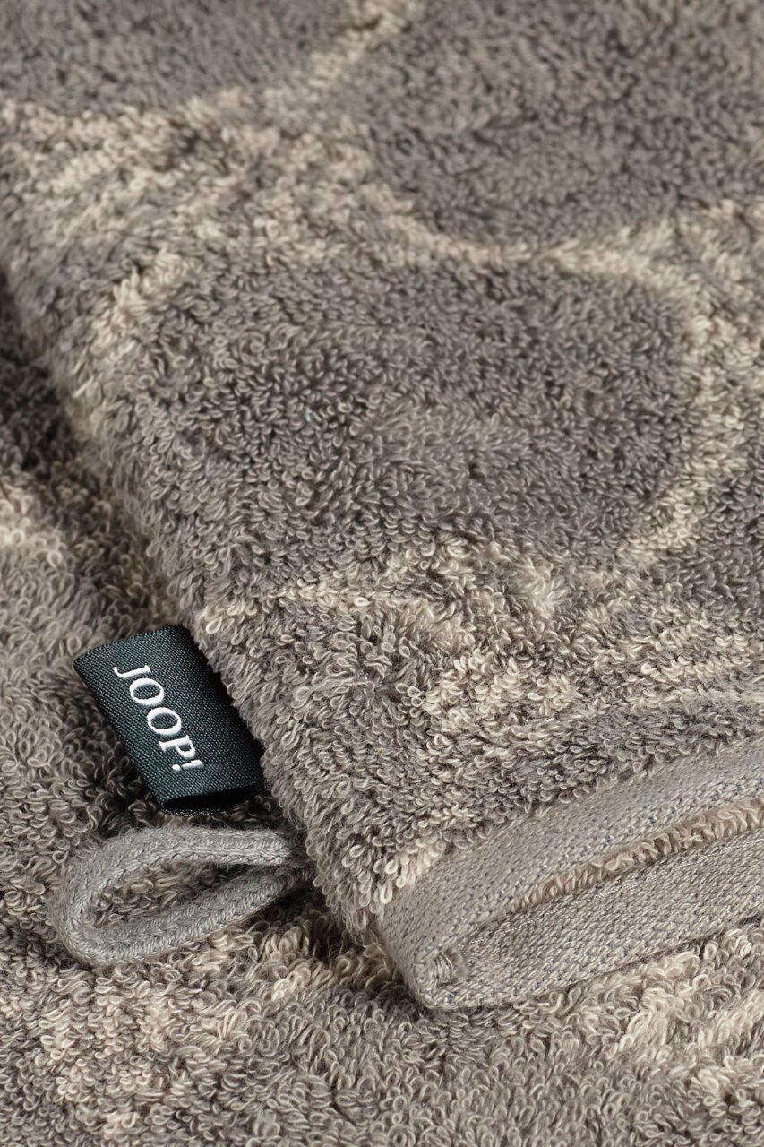 Grauer Waschhandschuh mit feiner Struktur und Schlaufe, Nahaufnahme