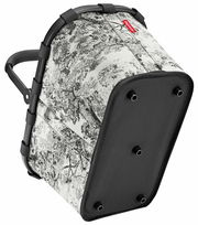 Carrybag mit schwarz-weißem Baum-Muster, seitliche Perspektive