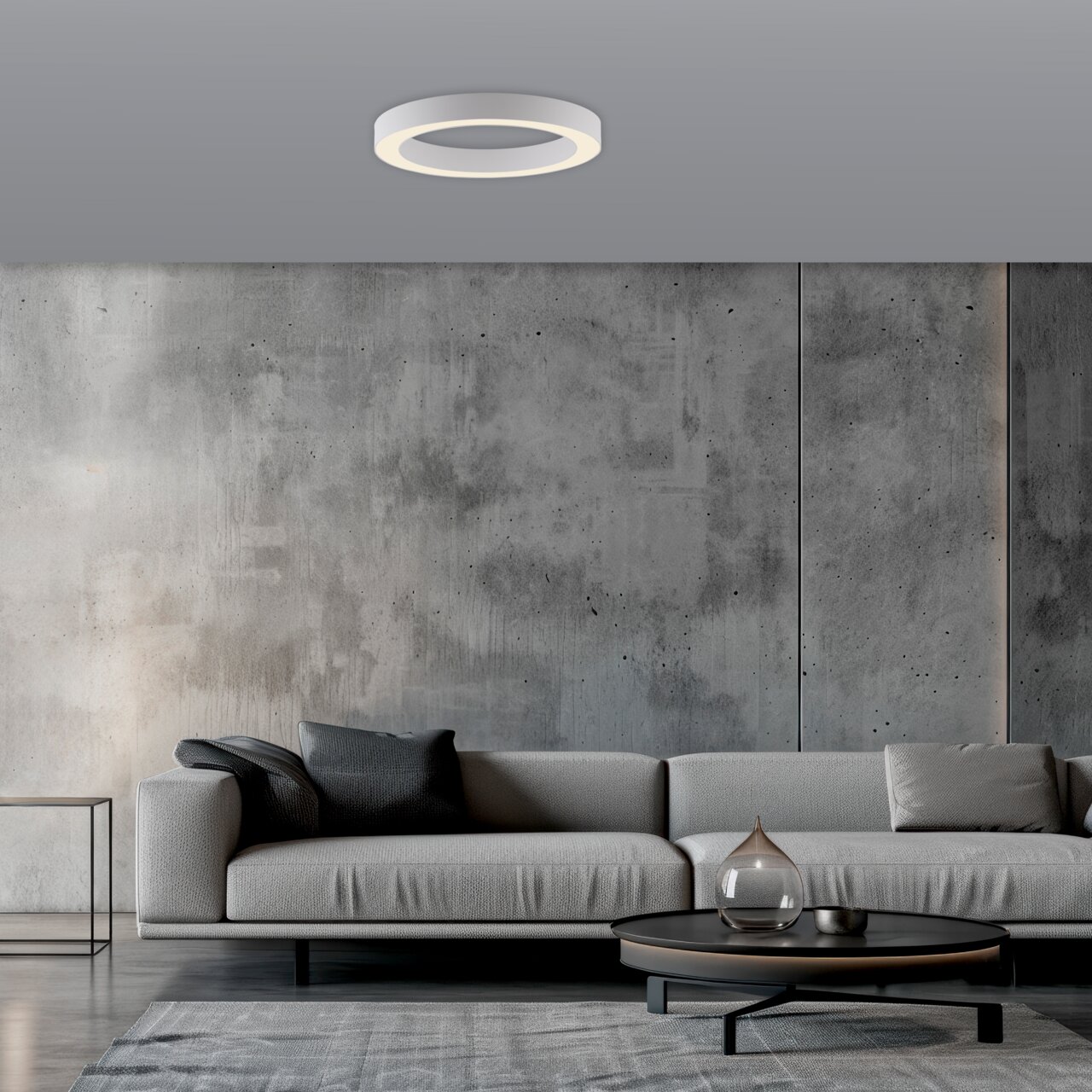Moderne LED-Deckenleuchte in einem stilvollen Wohnzimmer, von unten betrachtet.