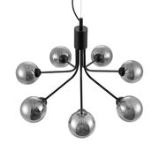 Moderne Hängeleuchte mit sechs kugelförmigen, rauchgrauen Glaskugeln, von oben betrachtet.