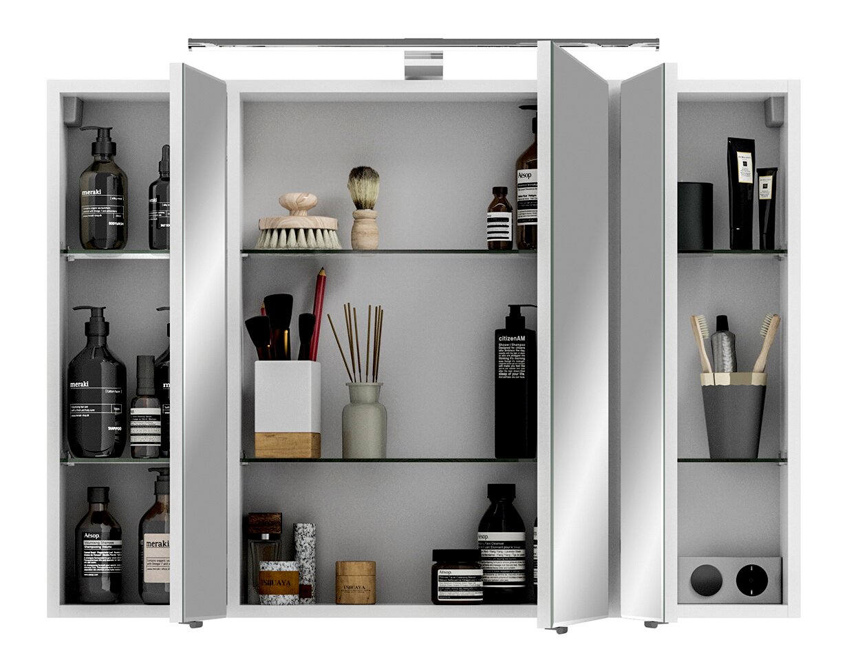Spiegelschrank mit geöffneten Türen, gefüllt mit Pflegeprodukten und Accessoires, frontal betrachtet.
