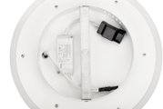 Rückansicht einer runden LED-Deckenleuchte mit sichtbarer Verkabelung und Montagehalterung.