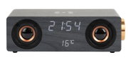 Vooraanzicht van een wekkerradio met Bluetooth-luidspreker, houtlook, twee luidsprekers en een digitaal uurwerk.